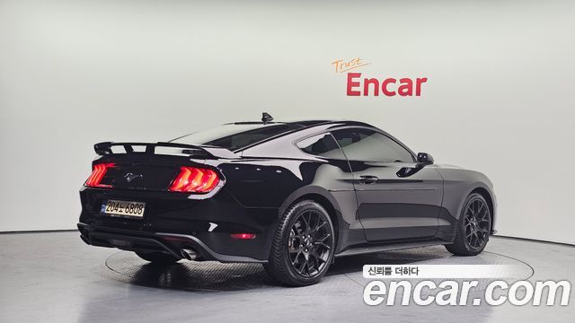 Ford Mustang Coupe - фото 1