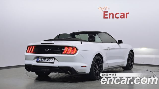 Ford Mustang Convertible - фото 1