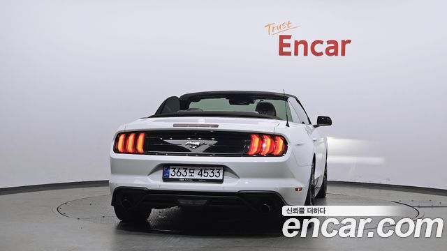 Ford Mustang Convertible - фото 3