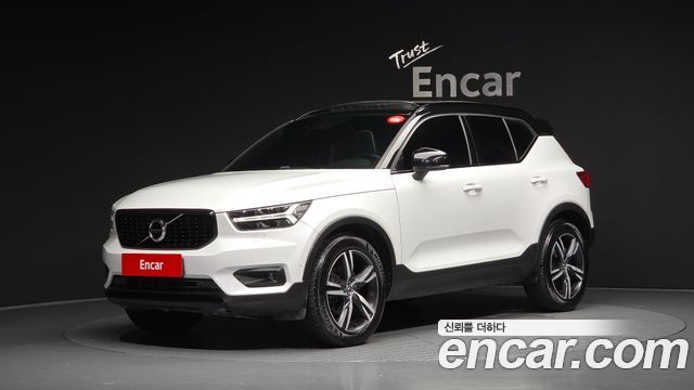 Volvo XC40 T4 R-Design - фото 0