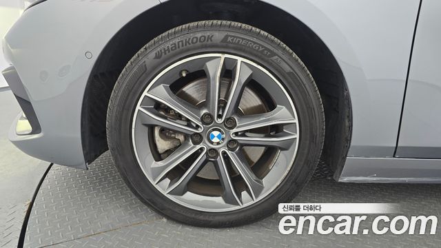 BMW 1 Series F40 120i Sports - фото 4