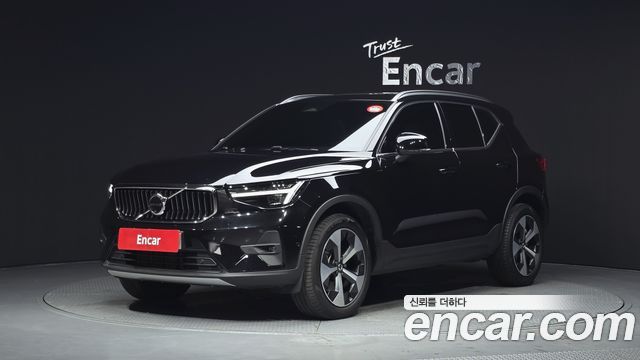 Volvo XC40 B4 Ultra Bright - фото 0