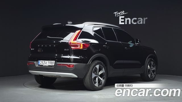 Volvo XC40 B4 Ultra Bright - фото 1