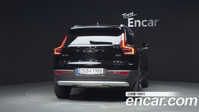 Volvo XC40 B4 Ultra Bright - фото 3