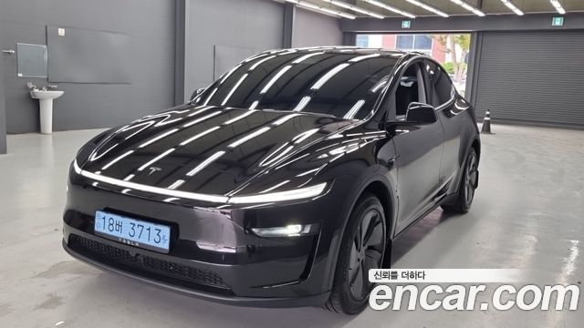 Tesla Model Y RWD - фото 1