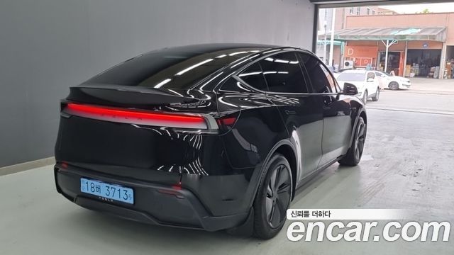 Tesla Model Y RWD - фото 2