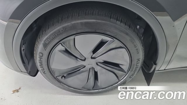 Tesla Model Y RWD - фото 4