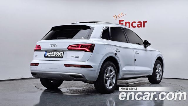 Audi Q5 FY 45 TFSI Quattro - фото 1