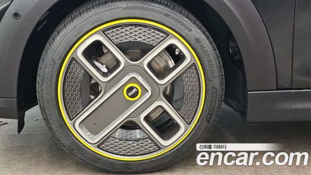 Mini Cooper Electric SE Electric 3rd - фото 4
