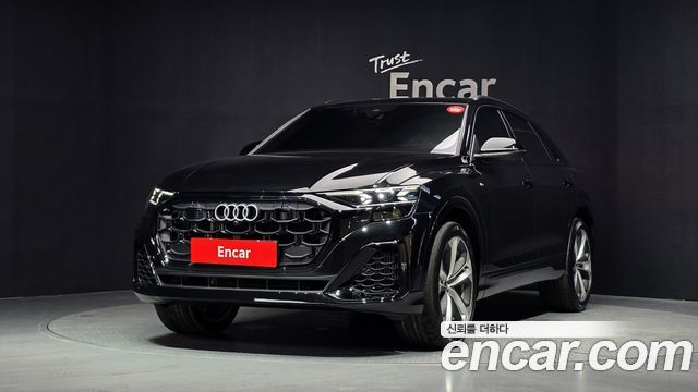 Audi Q8 55 TFSI Quattro Premium - фото 0
