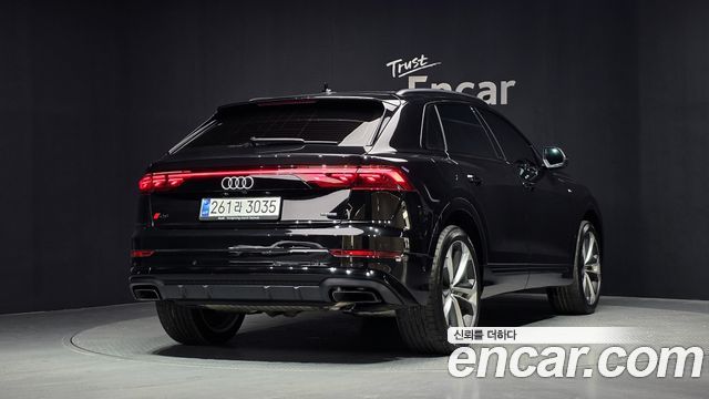 Audi Q8 55 TFSI Quattro Premium - фото 1