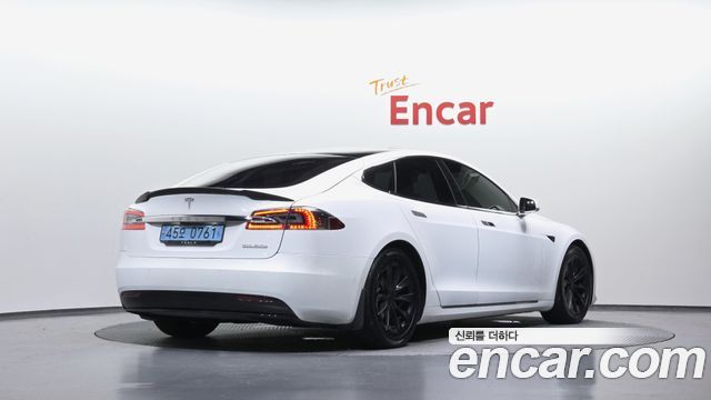 Tesla Model S Long Range - фото 1