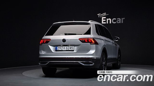 Volkswagen Tiguan 2-го поколения 2.0 TDI Premium - фото 3