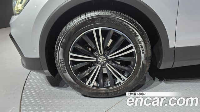 Volkswagen Tiguan 2-го поколения 2.0 TDI Premium - фото 4