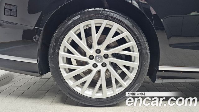 Audi A8 D5 55 TFSI Quattro LWB - фото 4