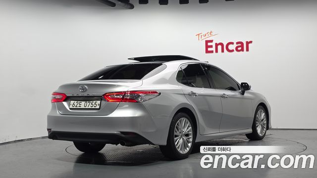 Toyota Camry XV70 2.5 - фото 1