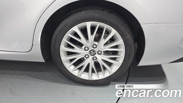 Toyota Camry XV70 2.5 - фото 4