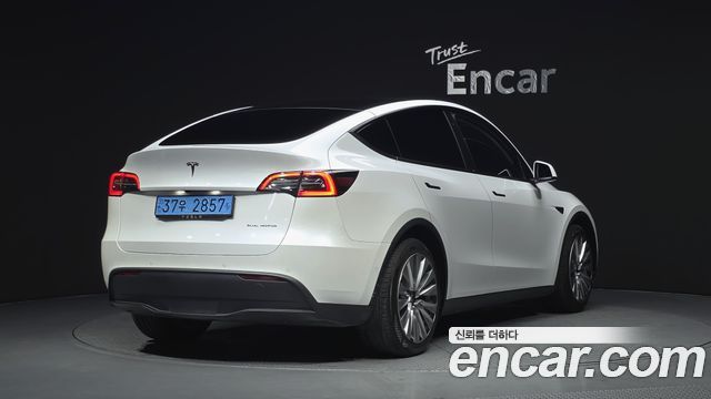 Tesla Model Y Long Range AWD - фото 1