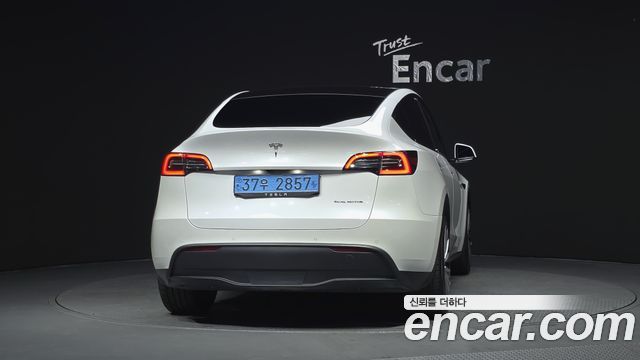 Tesla Model Y Long Range AWD - фото 3