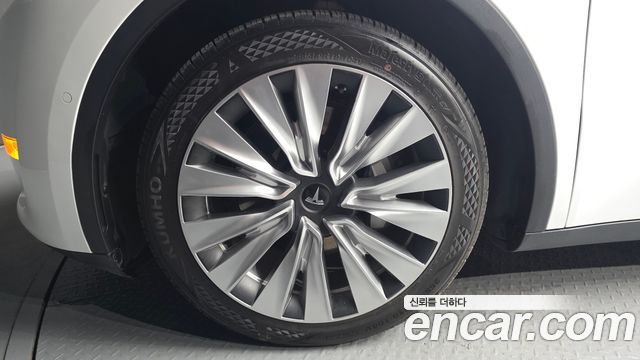 Tesla Model Y Long Range AWD - фото 4