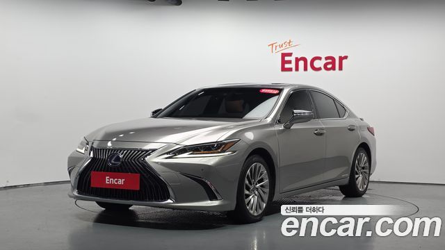 Lexus ES 300h 7-го поколения Executive - фото 0