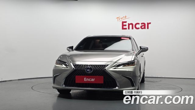 Lexus ES 300h 7-го поколения Executive - фото 2