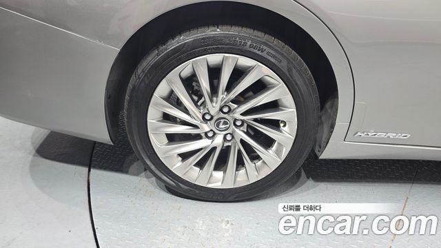 Lexus ES 300h 7-го поколения Executive - фото 4