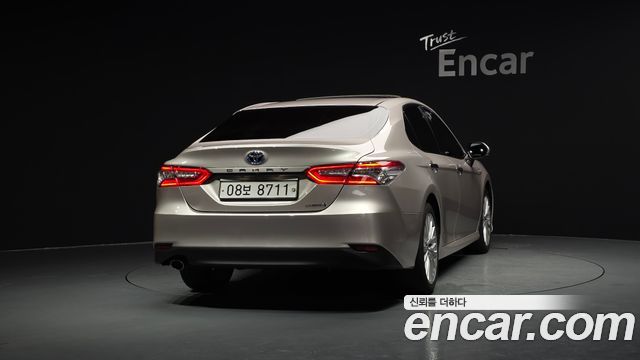 Toyota Camry XV70 2.5 XLE Hybrid - фото 3