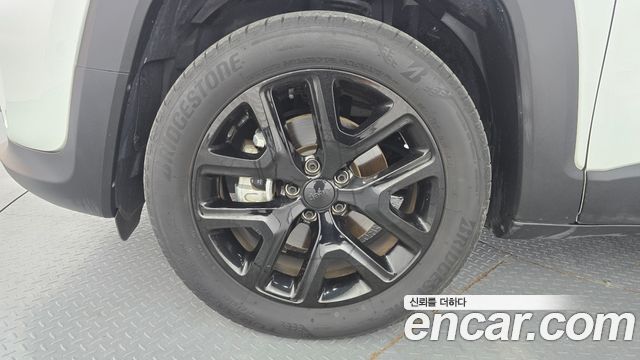 Jeep Renegade 1.3 Limited - фото 4