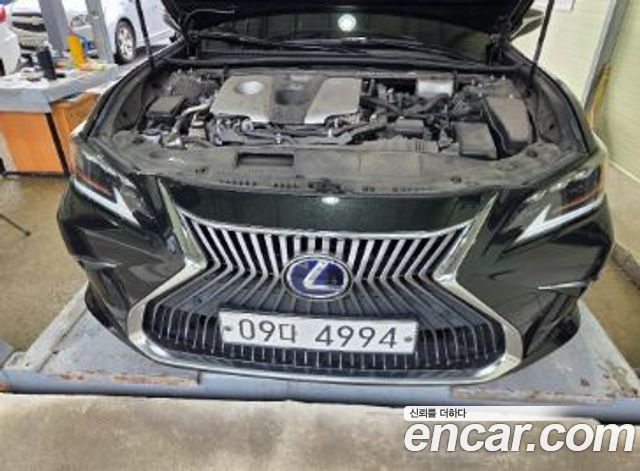 Lexus ES 300h 7-го поколения Executive - фото 0