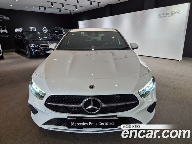Mercedes-Benz A-Class W177 A220 Hatchback - фото 2
