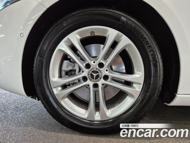 Mercedes-Benz A-Class W177 A220 Hatchback - фото 4