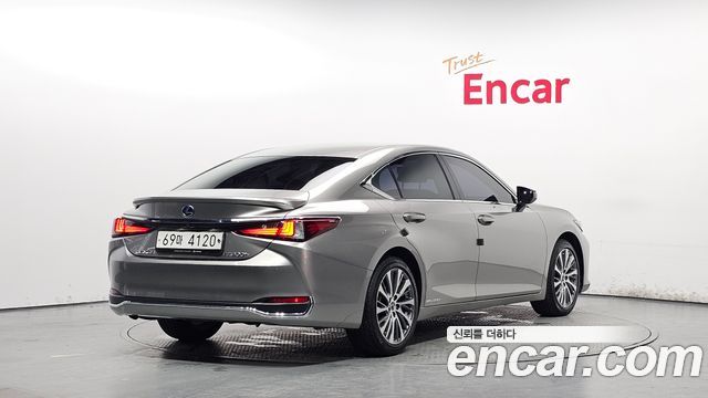 Lexus ES 300h 7-го поколения Luxury - фото 0