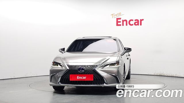 Lexus ES 300h 7-го поколения Luxury - фото 1