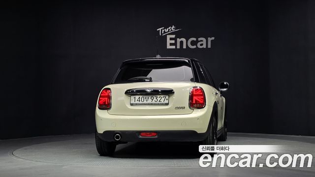 Mini Cooper 5Door Standard 3rd - фото 3