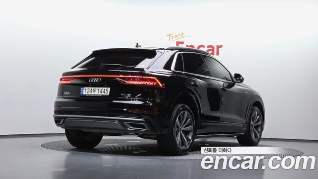 Audi Q8 50 TDI Quattro Premium - фото 1