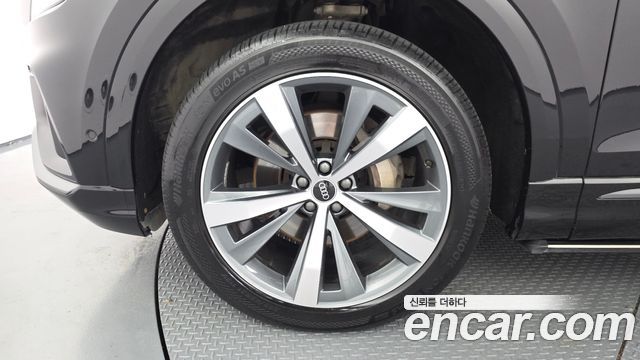 Audi Q8 50 TDI Quattro Premium - фото 4