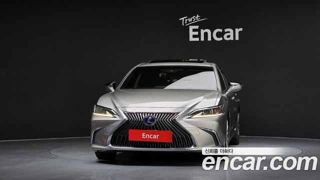 Lexus ES 300h 7-го поколения Luxury Plus - фото 2