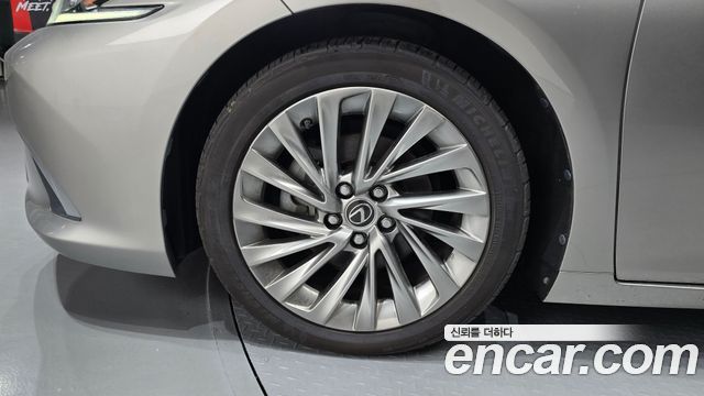 Lexus ES 300h 7-го поколения Luxury Plus - фото 4