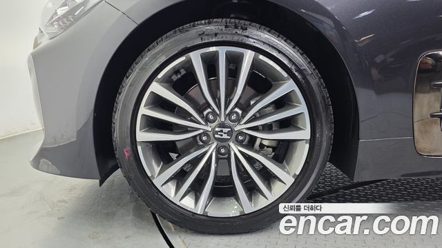 Kia Stinger 2.0 Turbo 2WD Platinum - фото 4