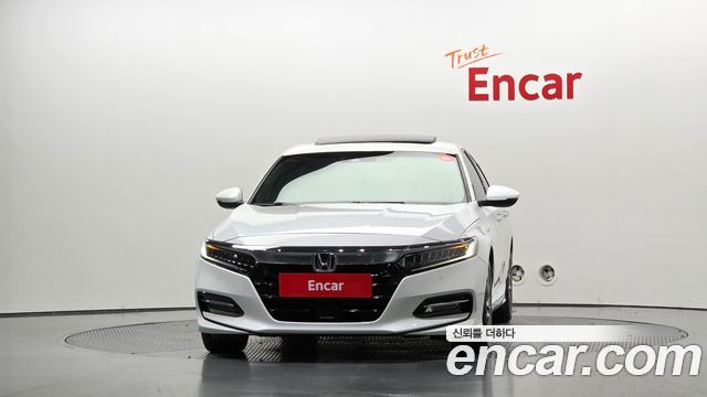 Honda Accord 10-го поколения 2.0 Hybrid Touring - фото 2