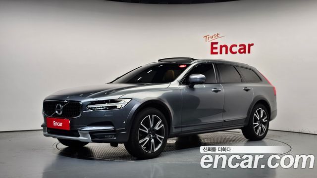 Volvo V90 Cross Country D5 PRO AWD - фото 0