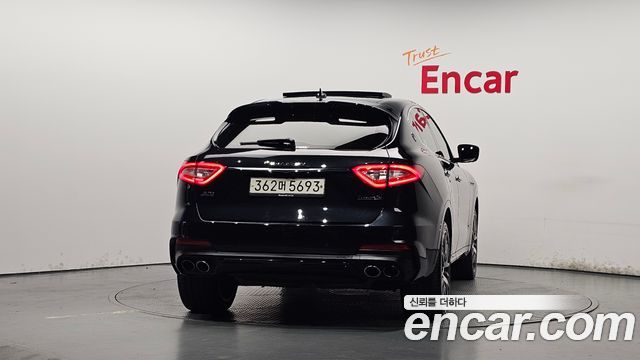 Maserati Levante 3.0 S AWD GranSport - фото 3