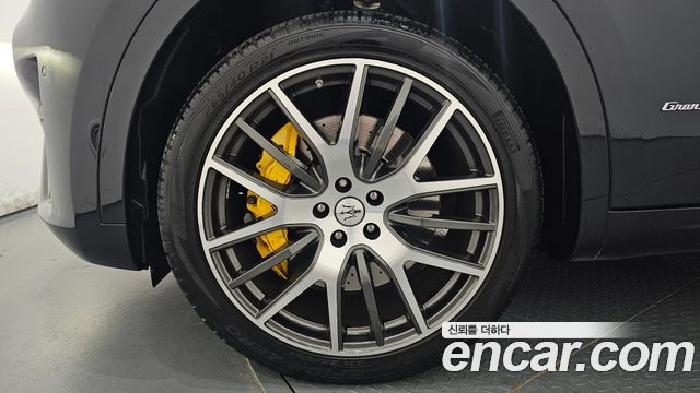 Maserati Levante 3.0 S AWD GranSport - фото 4
