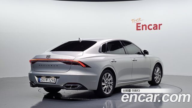 Hyundai Grandeur New IG, гибрид Calligraphy - фото 1