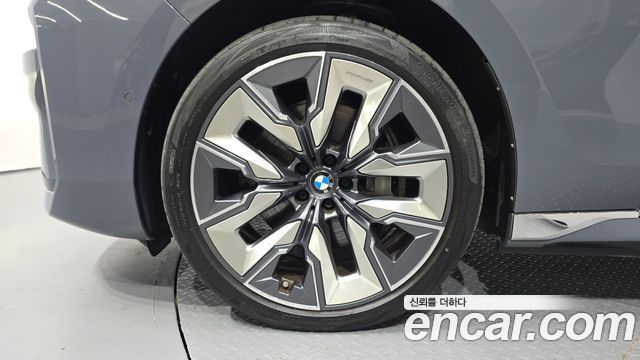 BMW i7 G70 xDrive 60 Design Pure Excellence - фото 4