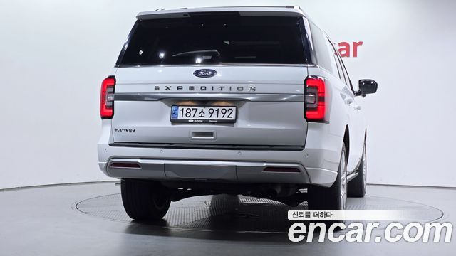 Ford Expedition Platinum 4WD 7Seater - фото 3