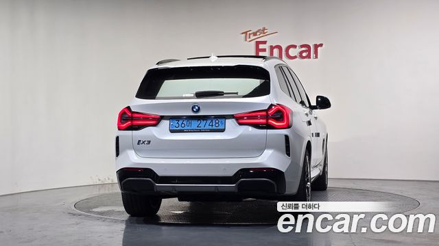 BMW iX3 M Sports - фото 3