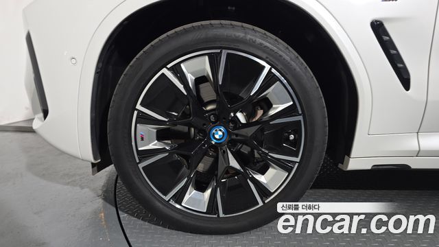 BMW iX3 M Sports - фото 4