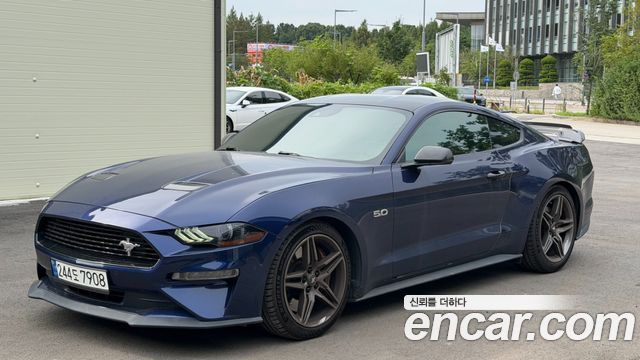 Ford Mustang GT Coupe - фото 1